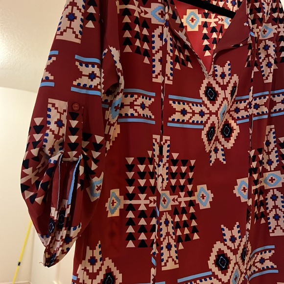 Pretty Daytrip Blouse - Picture 3 of 4